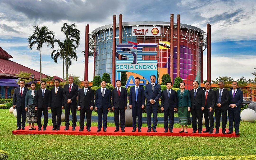 Laos President visits SEL and BLNG