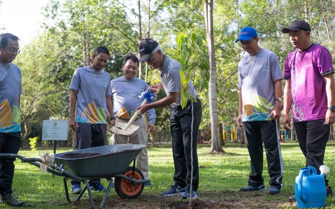 Petronas plants 500 trees in Brunei’s Berakas Forest Reserve to celebrate Environmental Day 2022