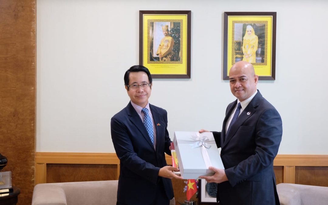 Deputy Minister (Energy) at the Prime Minister’s Office received a Courtesy Call the Ambassador Extraordinary and Plenipotentiary of the Socialist Republic of Viet Nam to Brunei Darussalam